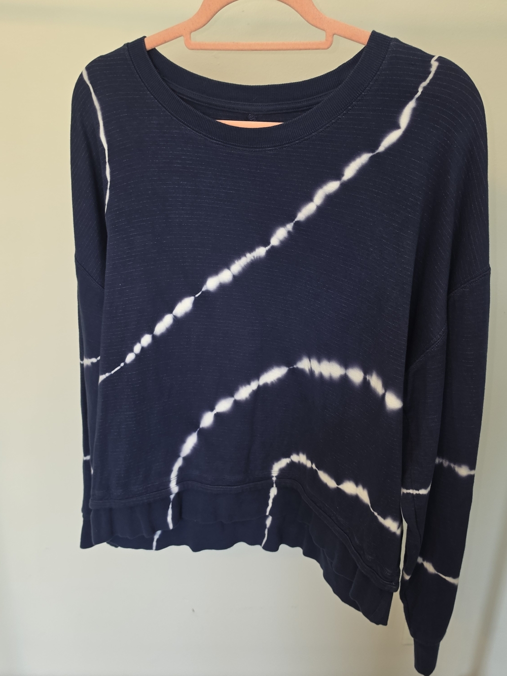 Athleta Navy and White Tie-Dye Crewneck Sweatshirt